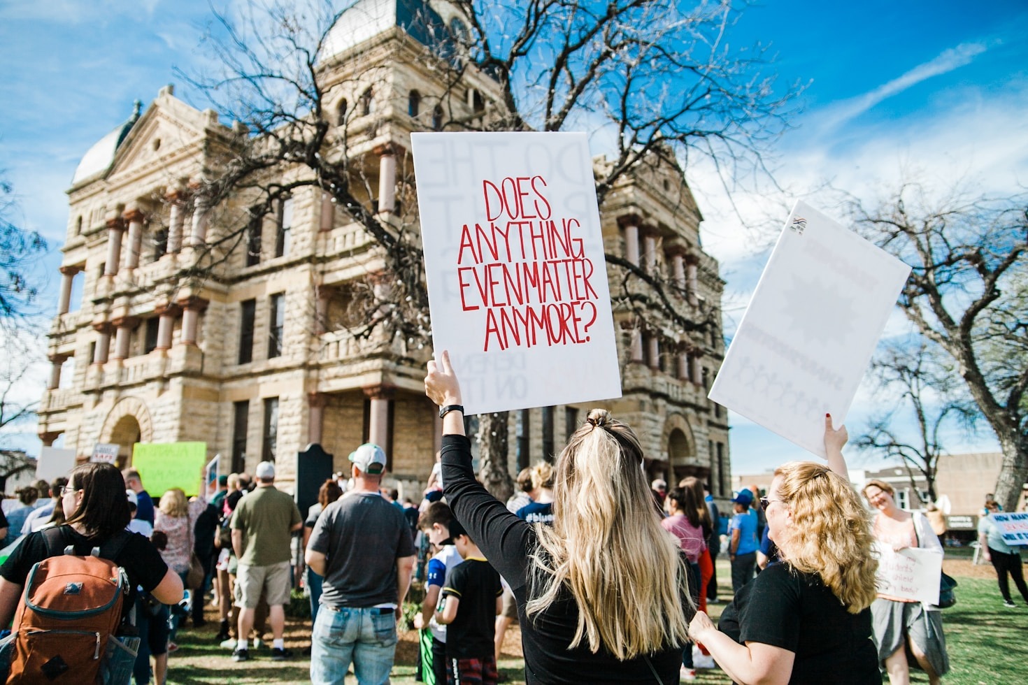 Breaking the Algorithmic Chains of Social Media Activism